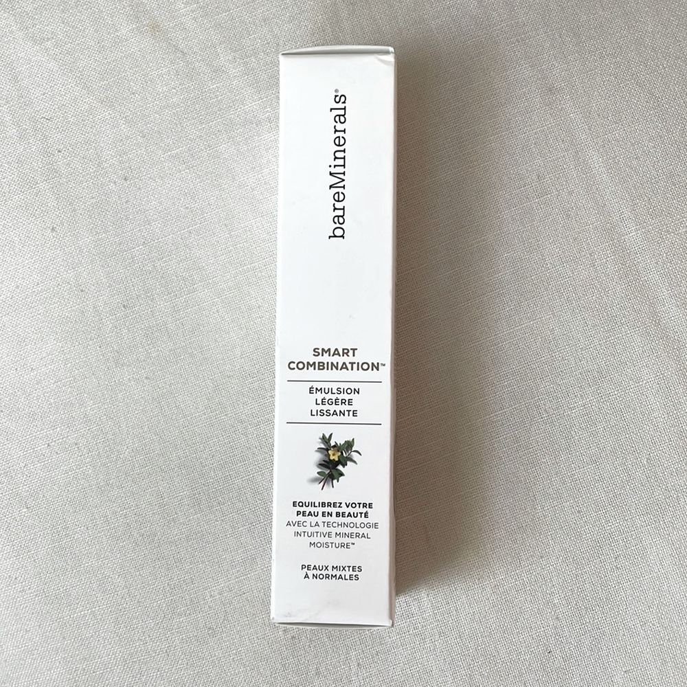 BAREMINERALS. Smart Combination. Smoothing lightweight emulsion.